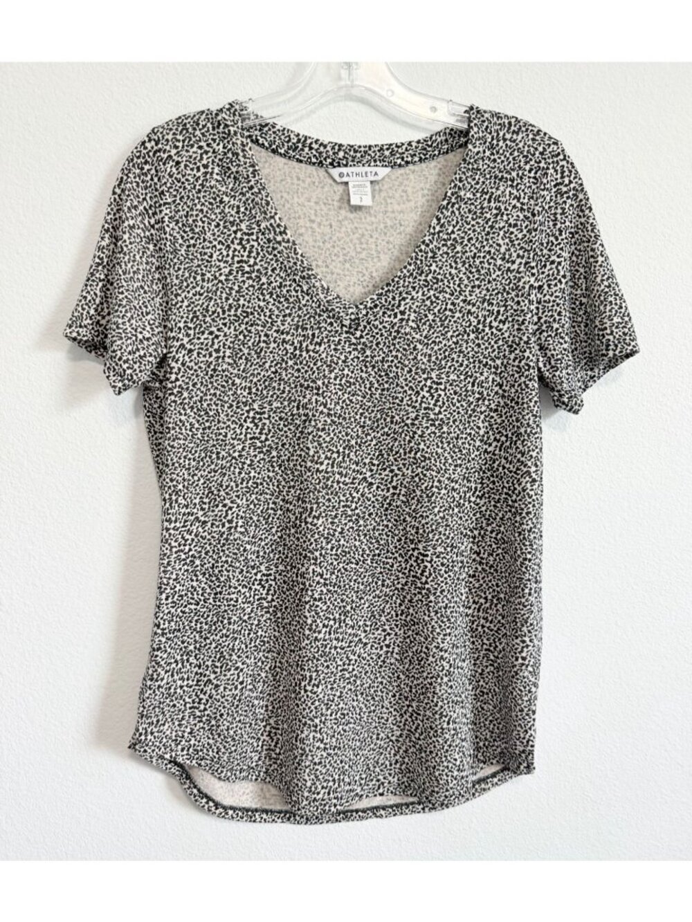 Athleta Short Sleeve V-Neck Animal Print Pullover T-Shirt Women's Size S